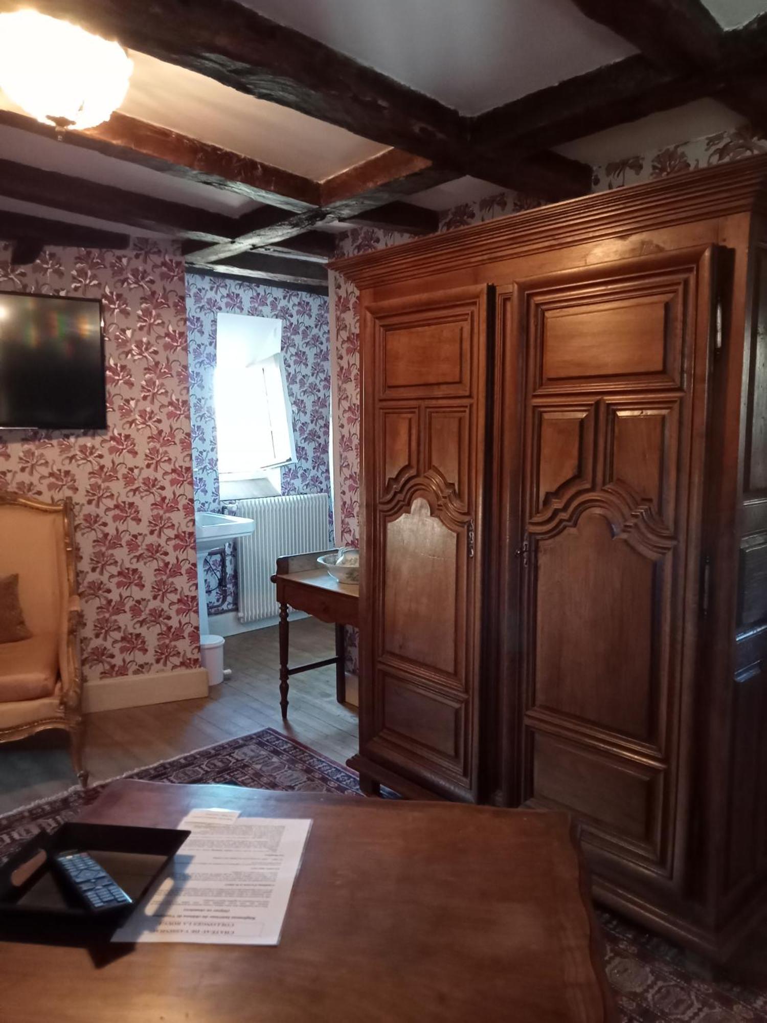 Chateau De Vassinhac Chambres D'Hotes Collonges La Rouge Room photo